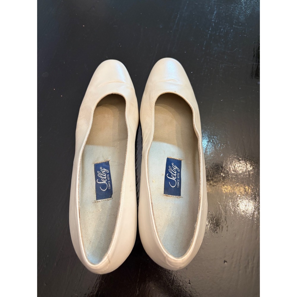 Selby Pumps Women 9.5 Cream Leather Block Heel Round Toe Made in Spain